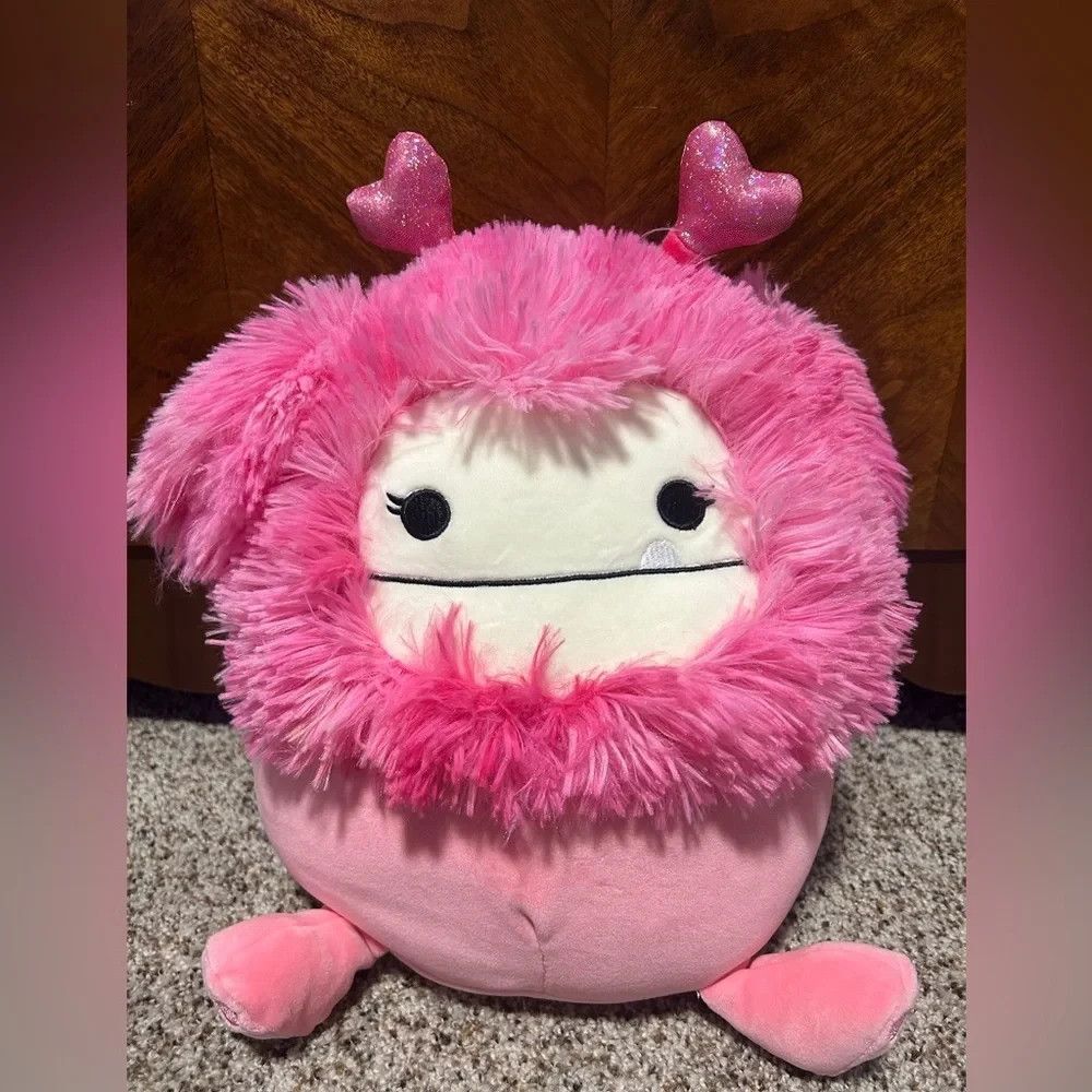 Squishmallows 12in Caparinne Bigfoot Valentine Pink Plush New